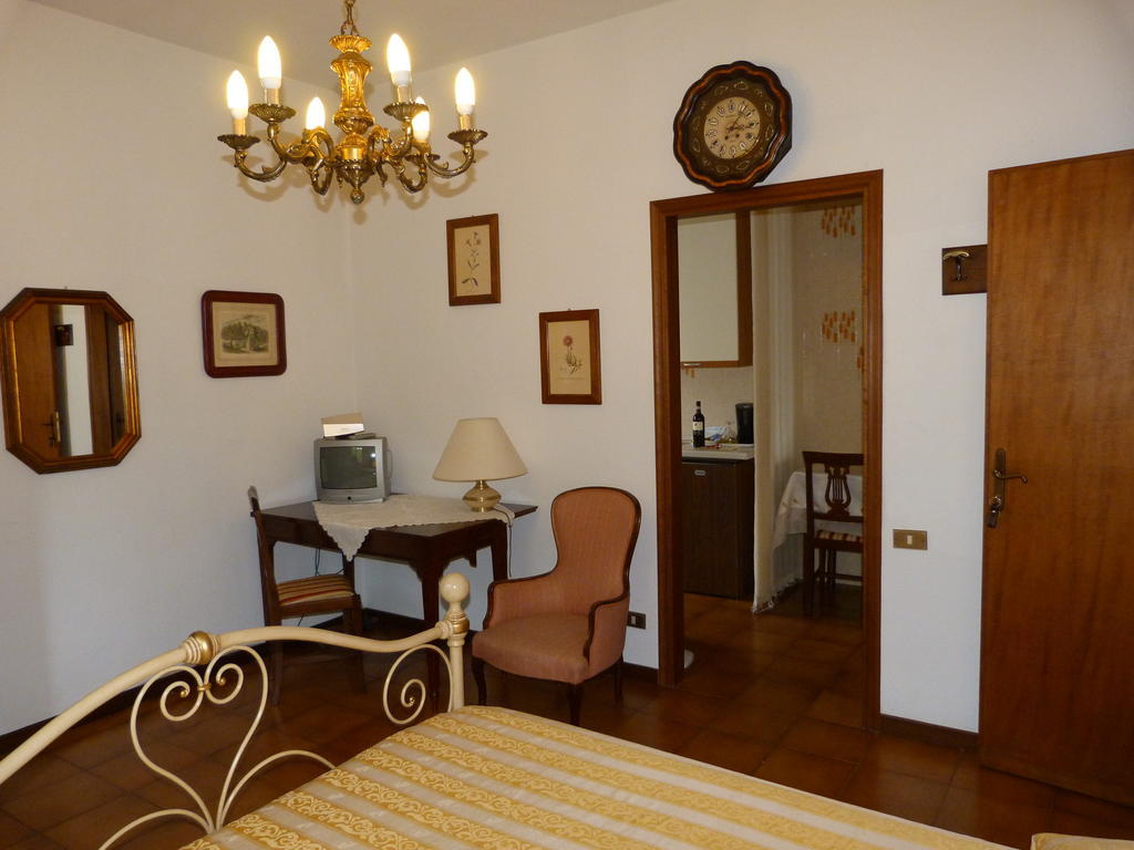 Gli Olivi Βίλα Calci Δωμάτιο φωτογραφία